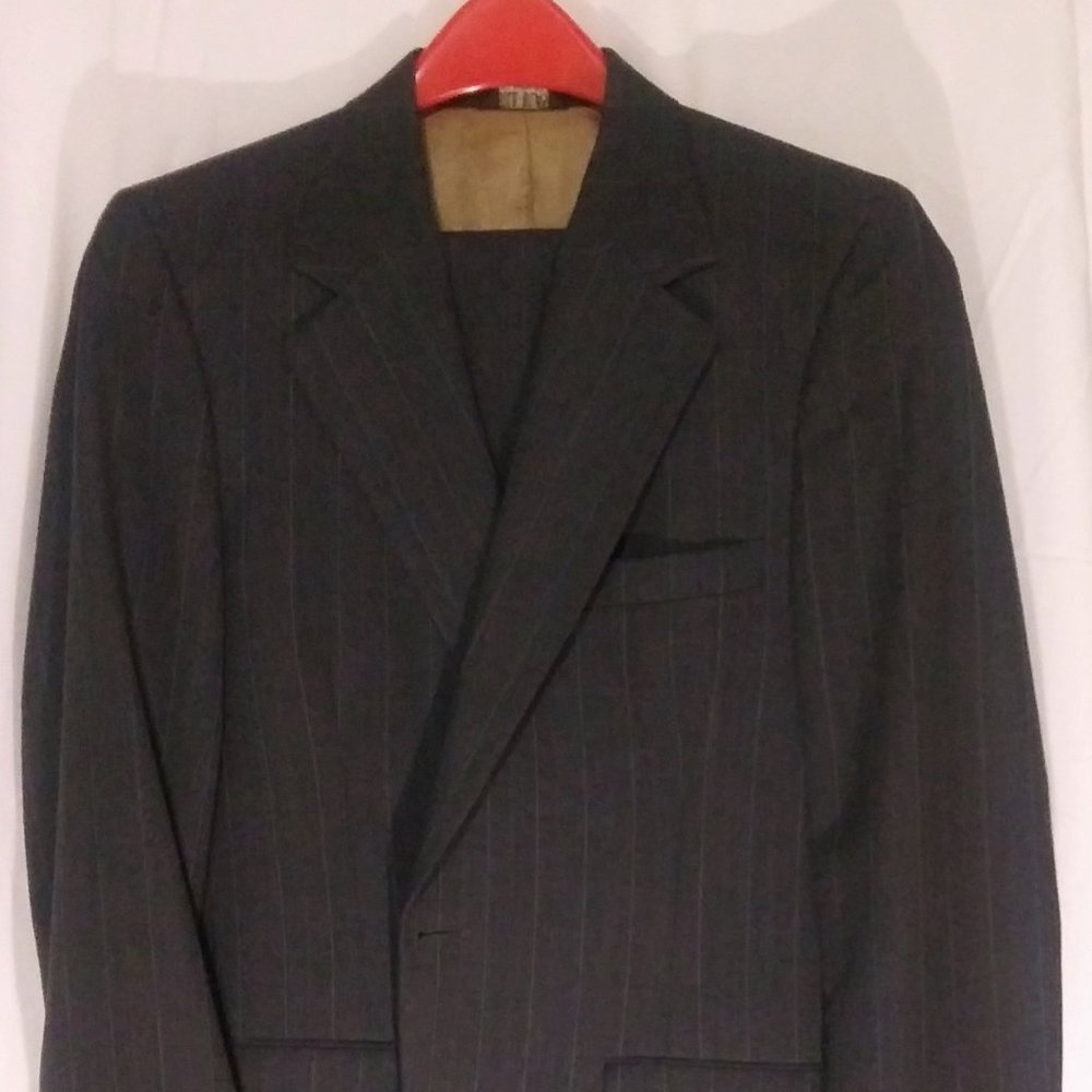 Vintage Bill Blass Designer suit. Size 40 regular. Black with subtle stripes